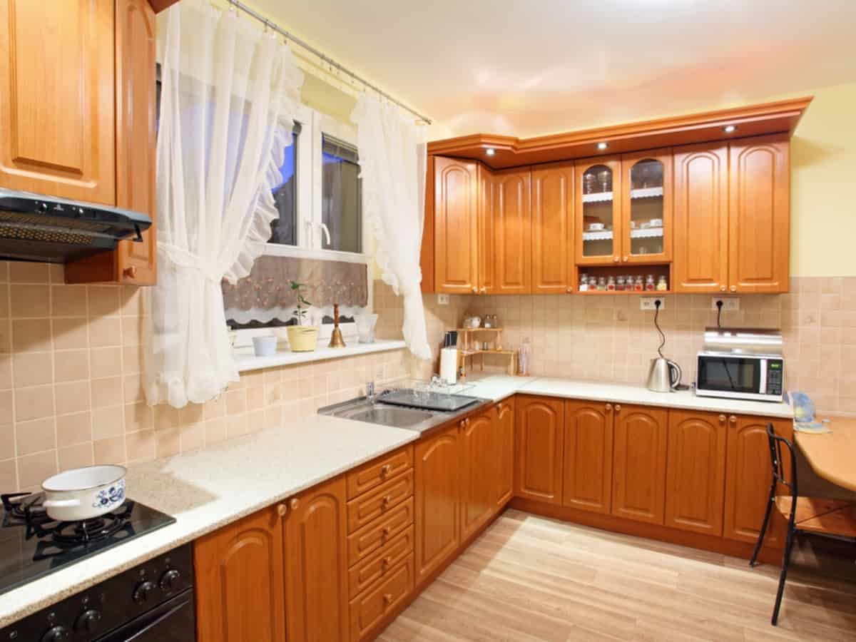 How to Repair Damaged Kitchen Cabinet Doors